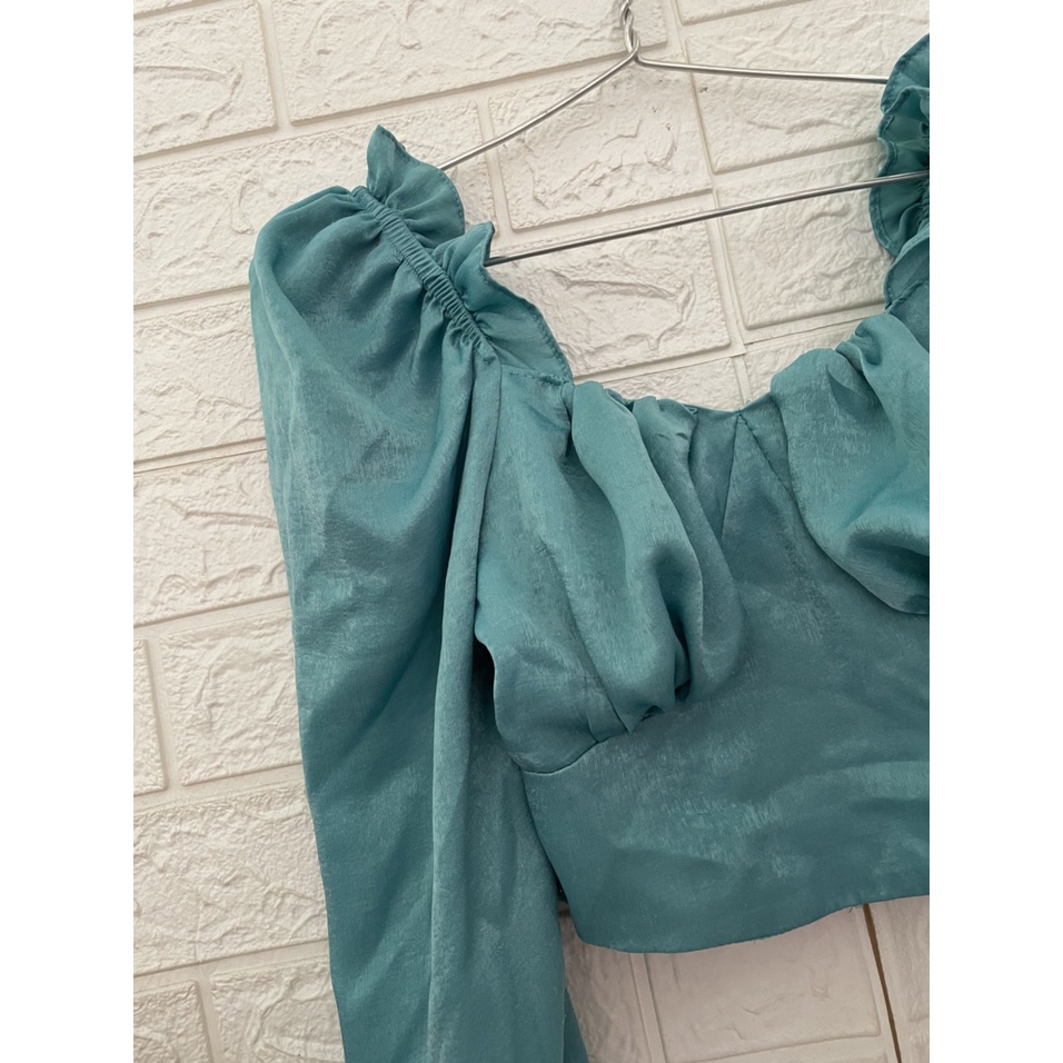 Áo croptop viền bèo vai