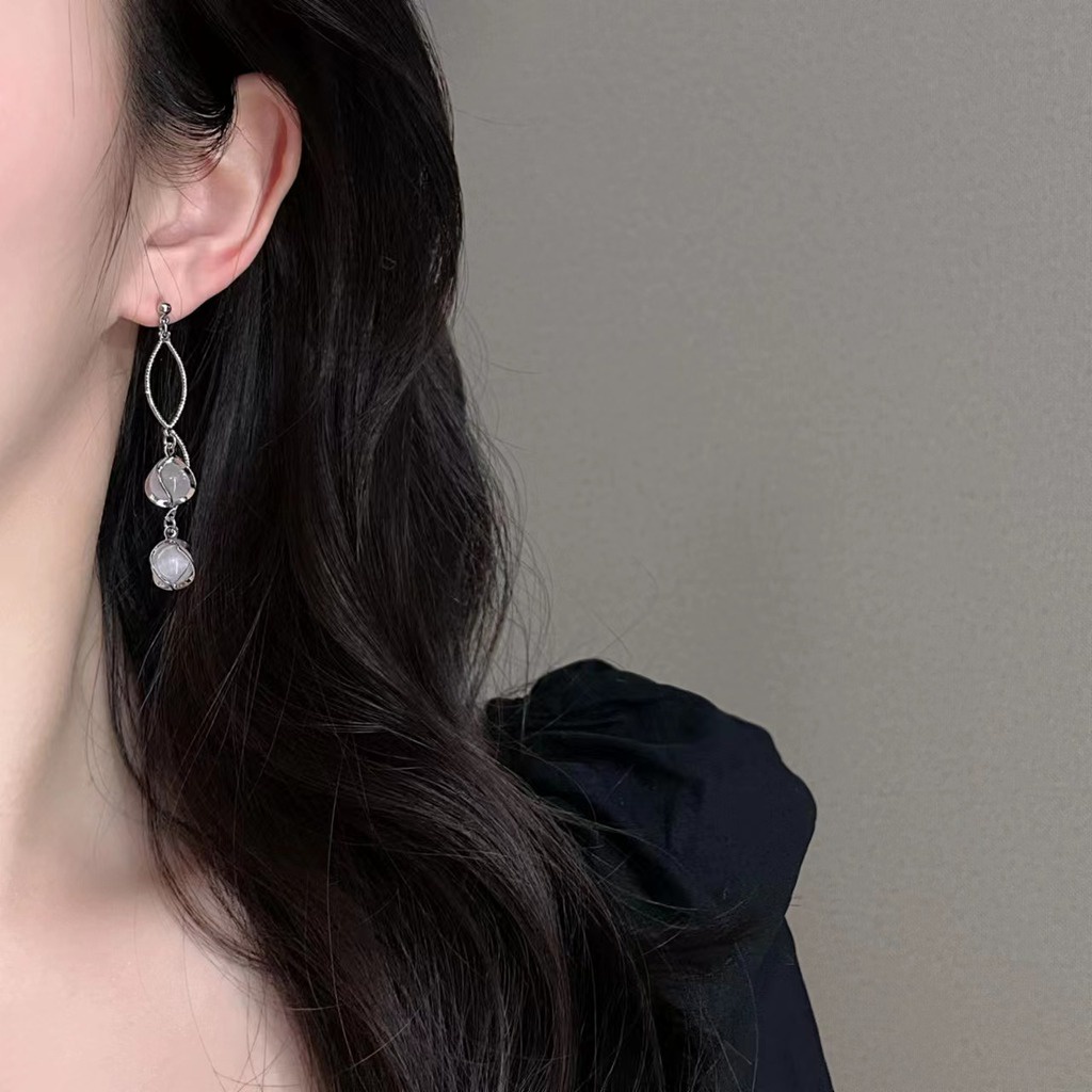 Bông tai dáng dài đính đá opal sang trọng