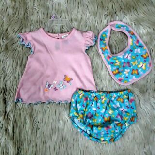 Set nguyên móc hàng xuất dư xịn cottong gồm áo yếm quần chip 😍😍😍 họa tiết thêu rất đẹp 🙄 size từ 3.6m đến 6.9m 😃😃.
