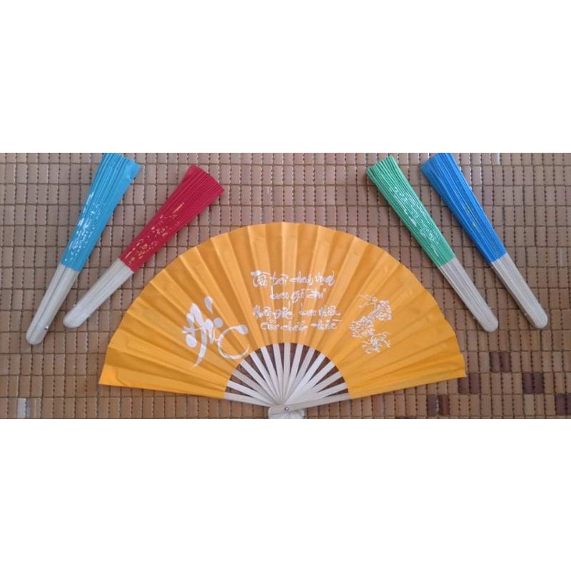Quạt vải xếp dùng tay Size lớn 32cm