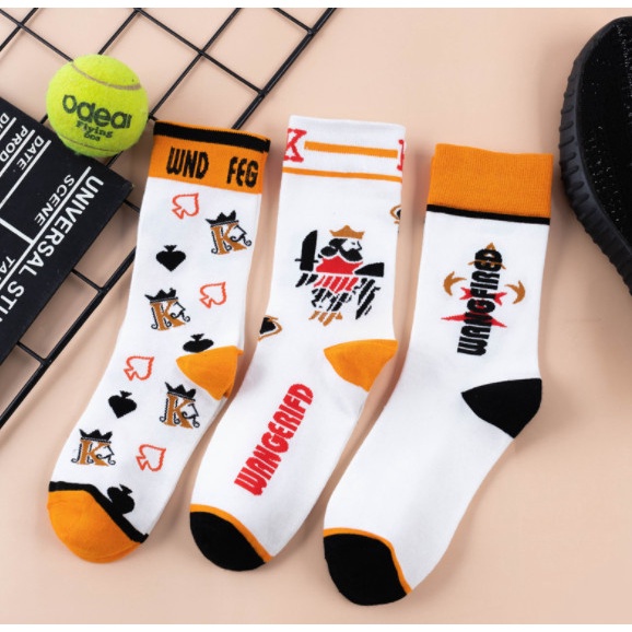 Vớ cổ cao Nam Nữ thời trang đường phố phong cách thể thao, năng động.