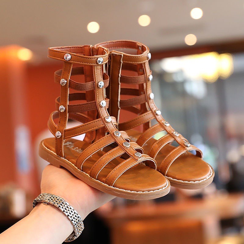 Sandal chiến binh bé gái - dép quai hậu cổ cao đế mềm chống trượt hở ngón đính đinh tán có khóa kéo da PU QCCC 370(26-35