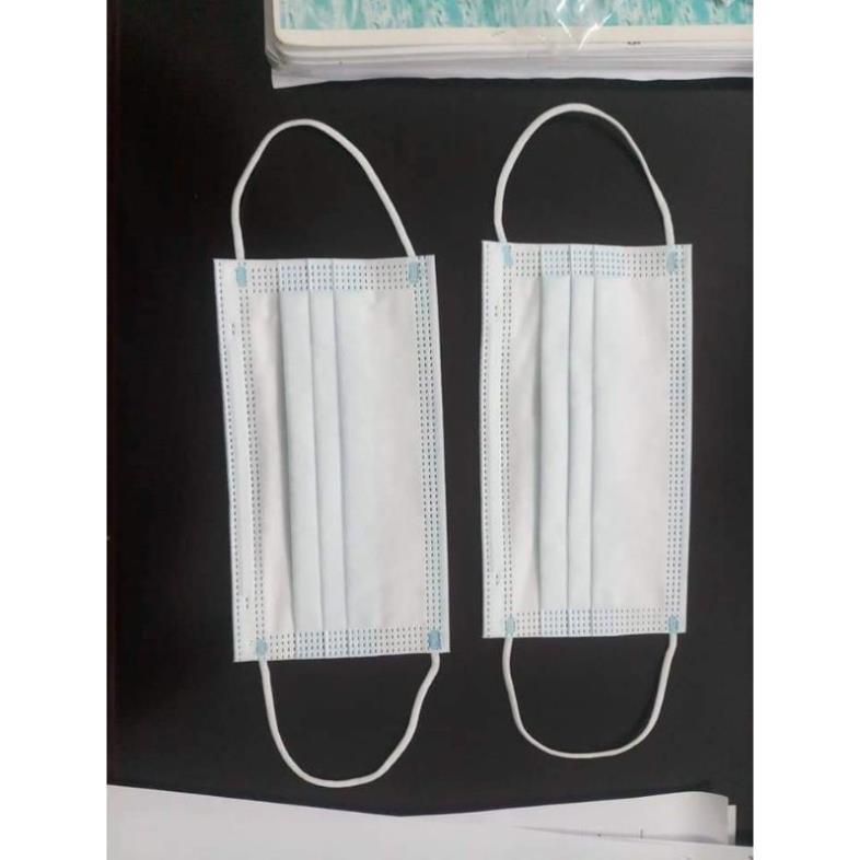 Hộp khẩu trang y tế màu xanh 4 lớp kháng khuẩn quai ngoài 50 cái