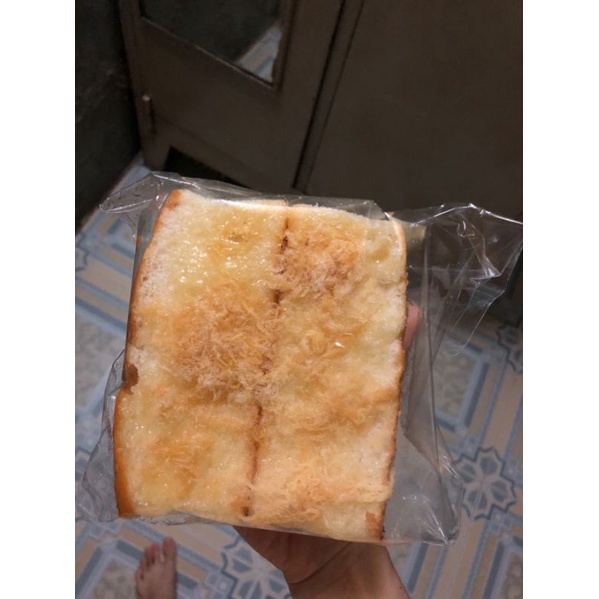 Bánh mì chà bông kẹp thơm ngon