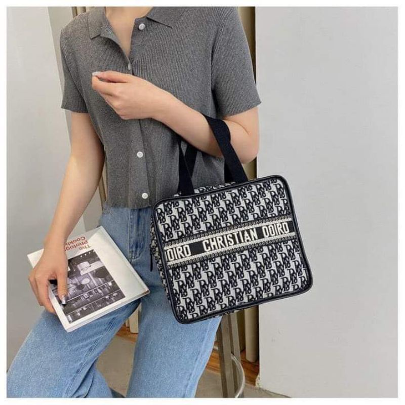 Túi đựng đồ 2 quai DOIRO khoá kéo đen trắng sang trọng , tiện lợi