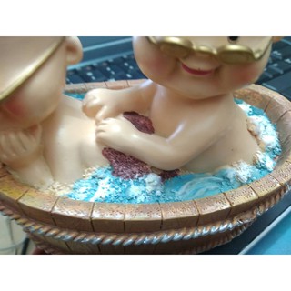 Tượng ông bà đang tắm
