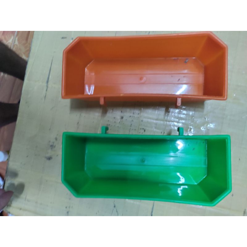 Máng Nhựa Đựng Thức Ăn, Nước Uống Cho Thú Nuôi Gà, Chim, Chó, Mèo - Đồ Đựng Thức Ăn, Nước Uống loại sài gòn lớn