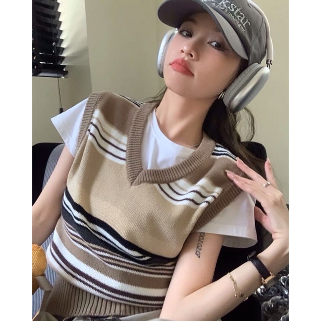 Áo gile len dệt kin kẻ ngang thu đông 2022