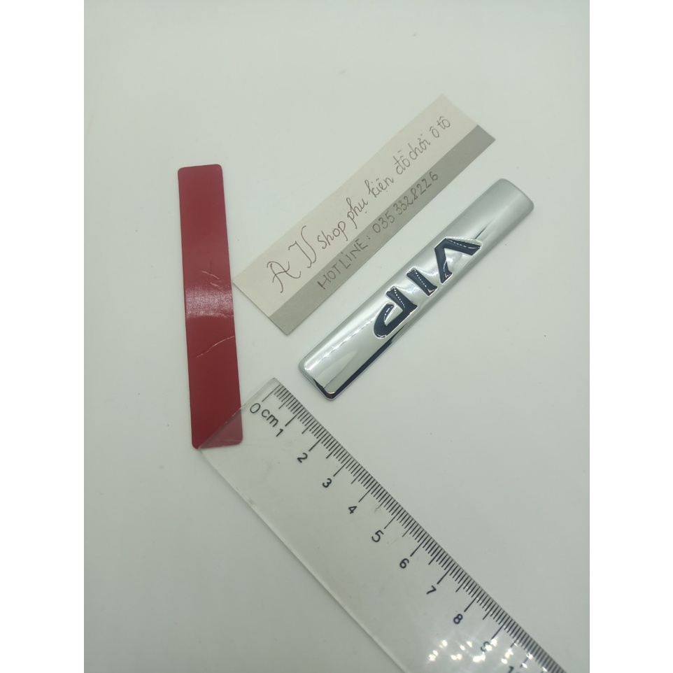 logo trang trí bằng kim loại nguyên khối chữ VIP có miếng dán đi kèm