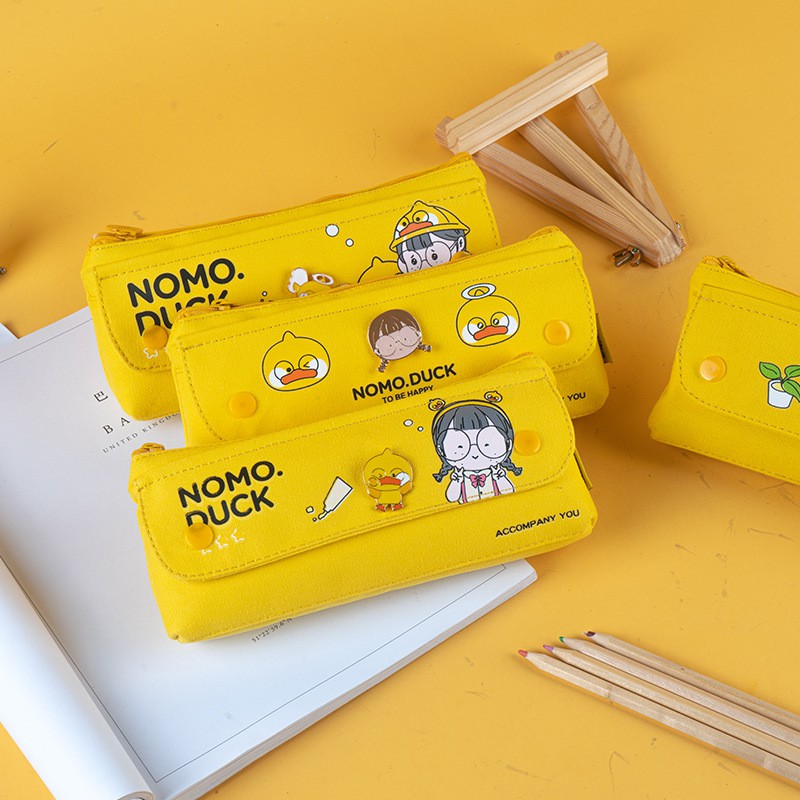 Hộp Bút Vải Nắp Lật Mai Và Các Người Bạn MaiHe Màu Vàng Nổi Bật