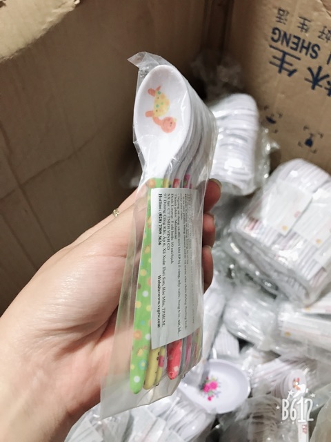 Thìa bột cho bé 1bich 10c