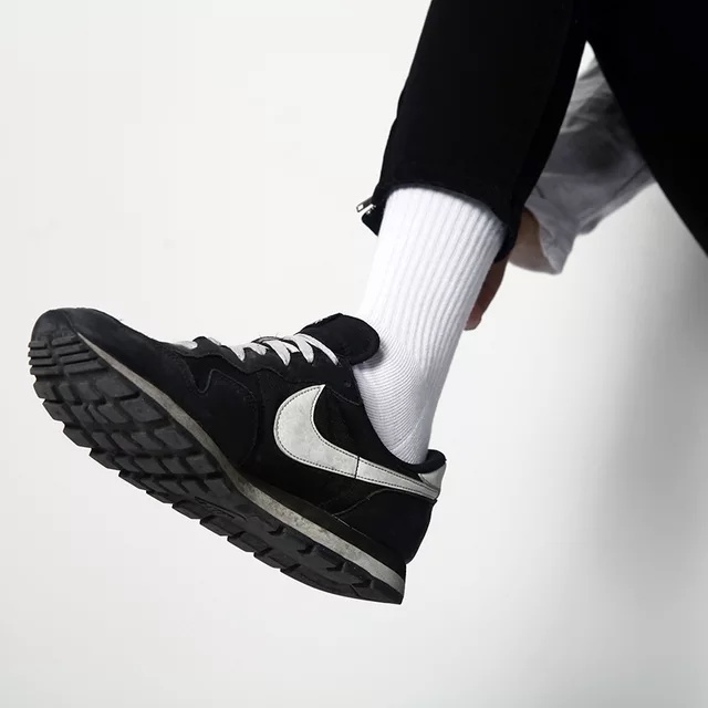 vớ unisex trắng đen dày trơn giữa bắp chân