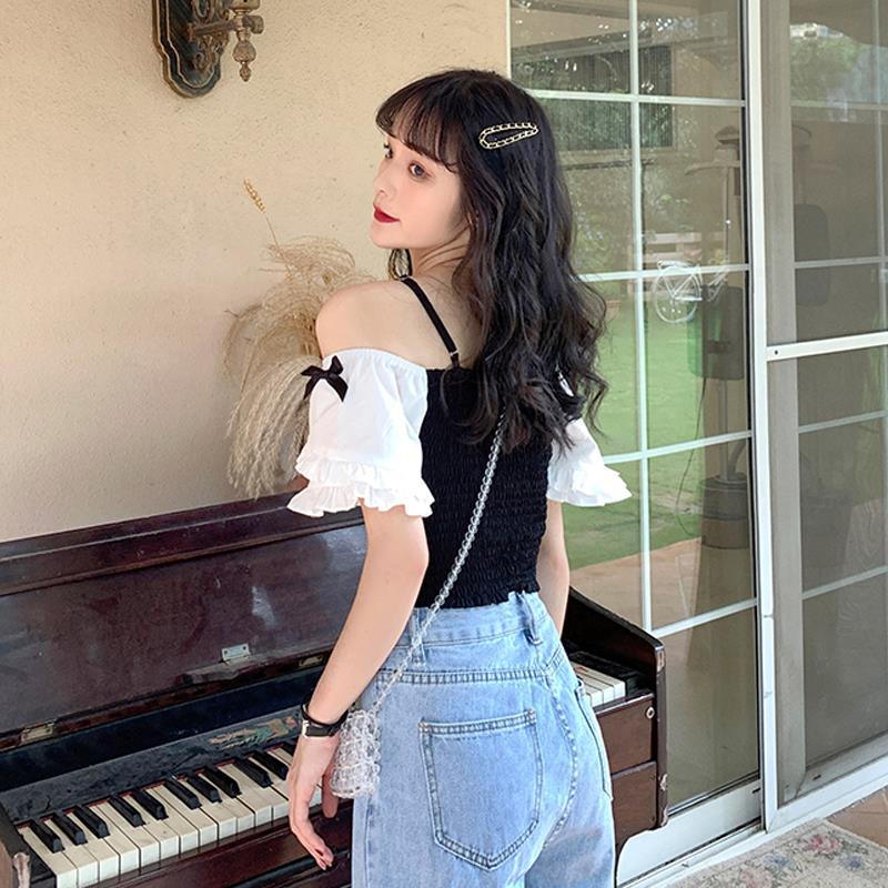 Áo croptop tay ngắn trễ vai phong cách Hàn Quốc