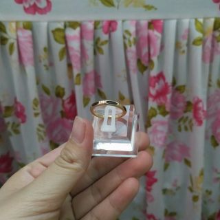 Ô vuông trưng bày nhẫn trong suốt bằng mica 3cm x2cm