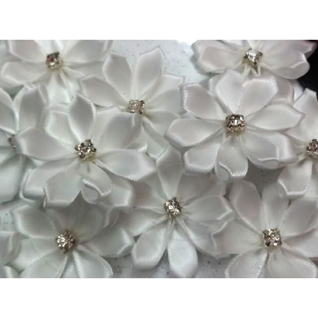 6 bông hoa lụa trắng trang trí hoặc làm handmade