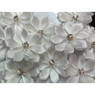 6 bông hoa lụa trắng trang trí hoặc làm handmade