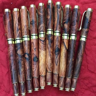 Bút gỗ sưa và Huyết long