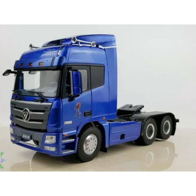 Xe mô hình đầu kính Auman GTL hợp kim 1:24