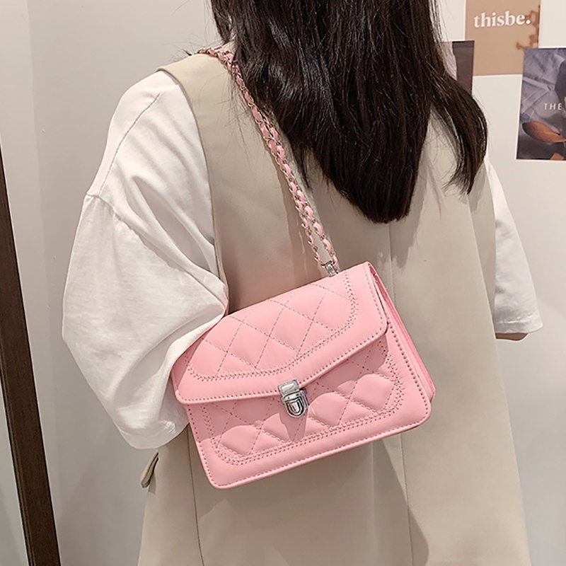 Túi đeo chéo dáng vuông nhỏ phối dây xích kiểu tây sang trọng nhiều màu tùy chọn cho nữ IELGY