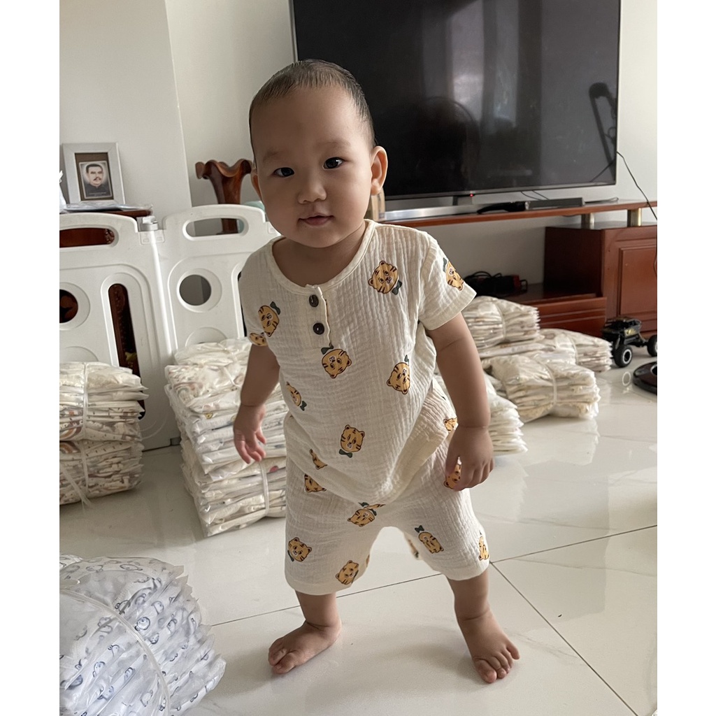 Bộ hè bé trai xô muslin mềm mát, bộ cộc tay bé trai hình gấu Áo Lá Homewear MUCT22