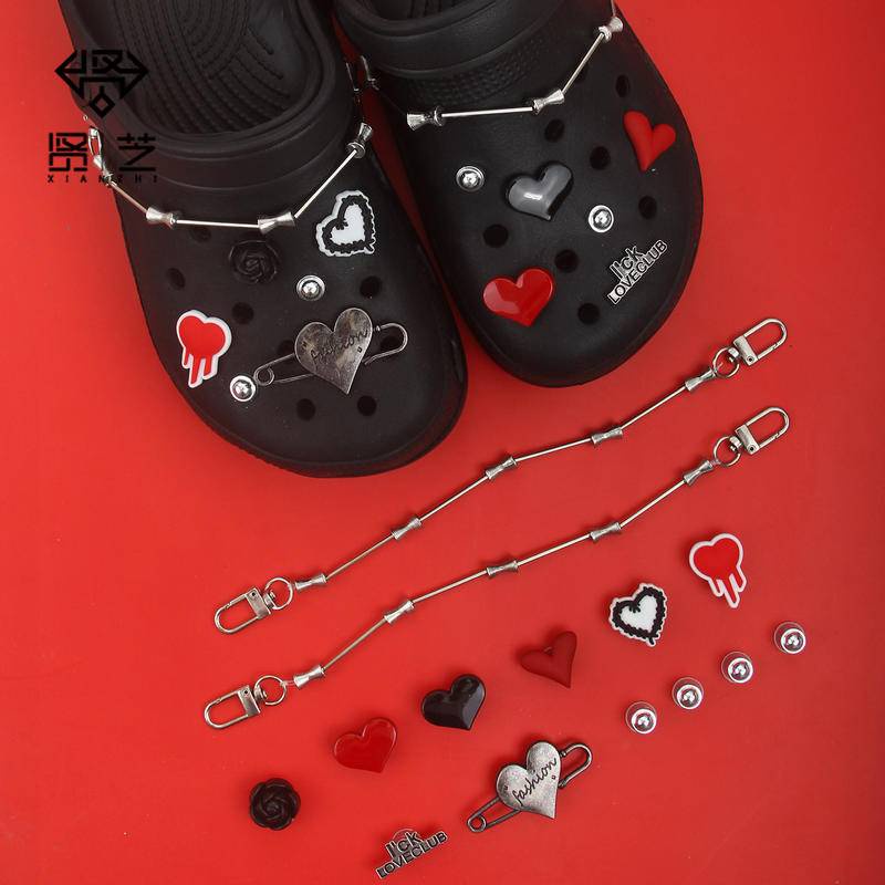 Sticker crocs Shoe Decoration for crocs đế caoPhụ Kiện Trang Trí Xăng đan Bằng Kim Loại Màu Đen Đỏ Phong Cách punk DIY Cho Bé