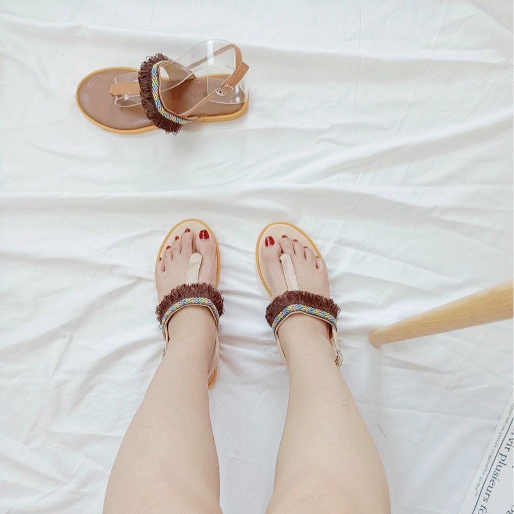 Giày sandal kẹp thổ cẩm màu kem đi biển phong cách vintage