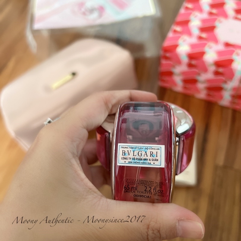 Bộ quà tặng nước hoa Gift Set Bvlgari Omnia Pink Sapphire (EDT 65ml, Bodylotion 75ml, Showergel 75ml, Túi đựng)