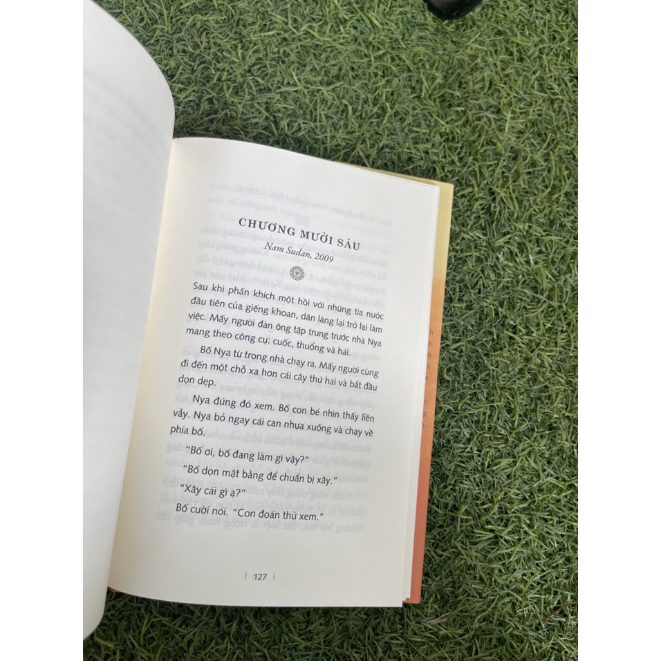 Sách - [15 năm Thaihabooks] Lấy Nước Đường Xa - Linda Sue Park – Bìa cứng - Bình Book