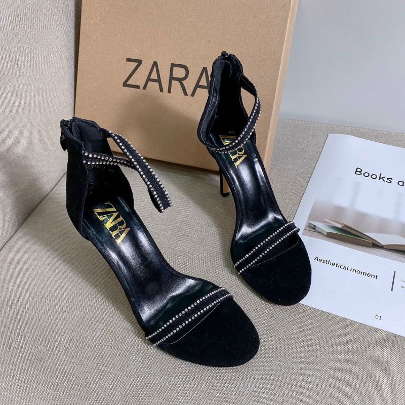 Sandal đen quai đá