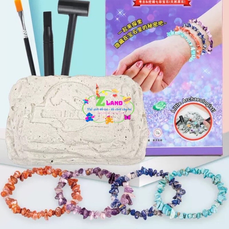 Bộ đồ chơi DIY cho bé gái đi tìm kho báu là những hạt vòng và sâu chúng vào thành một chiếc vòng tay xinh xắn