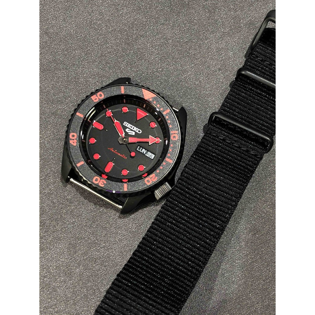 Đồng hồ nam Seiko 5 Street Style Blacked Out SRPD83K1