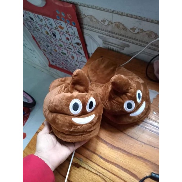 Dép mang trong nhà hình cục kít