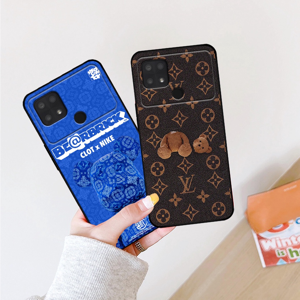 Ốp lưng Xiaomi Poco C40 in hình gấu bearbrick thời trang cao cấp.Ốp Poco C40 rẻ bền đẹp.