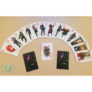 Thẻ bài tây tú lơ khơ in hình các siêu anh hùng Marvel nổi tiếng.