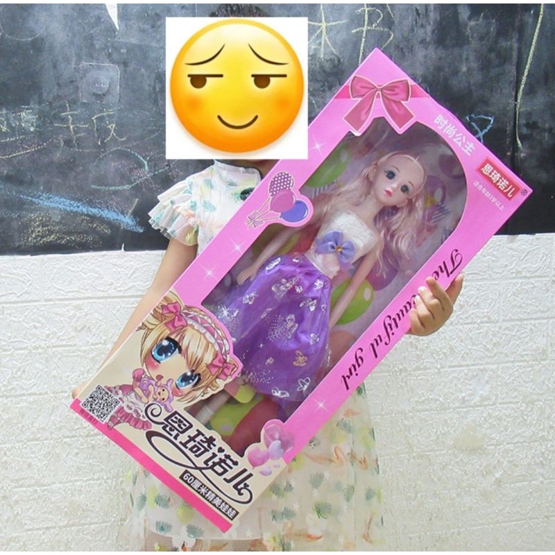 Búp bê khổng lồ 60cm, dễ kết hợp với các bộ đồ chơi trang điểm, làm tóc cho bé tập make up