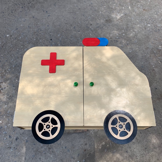 Tủ thuốc gia đình-hình xe cứu thương