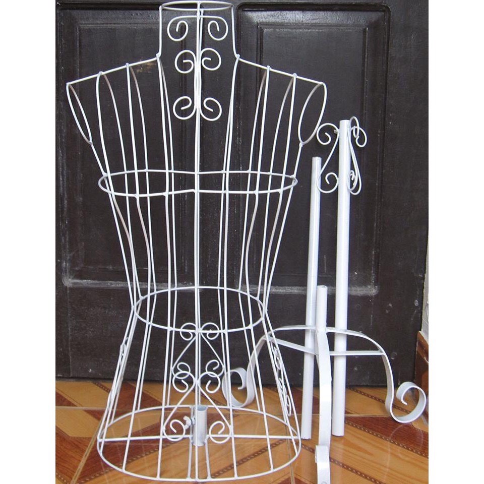 MANACANH SẮT NỮ DÙNG CHO SHOP THỜI TRANG