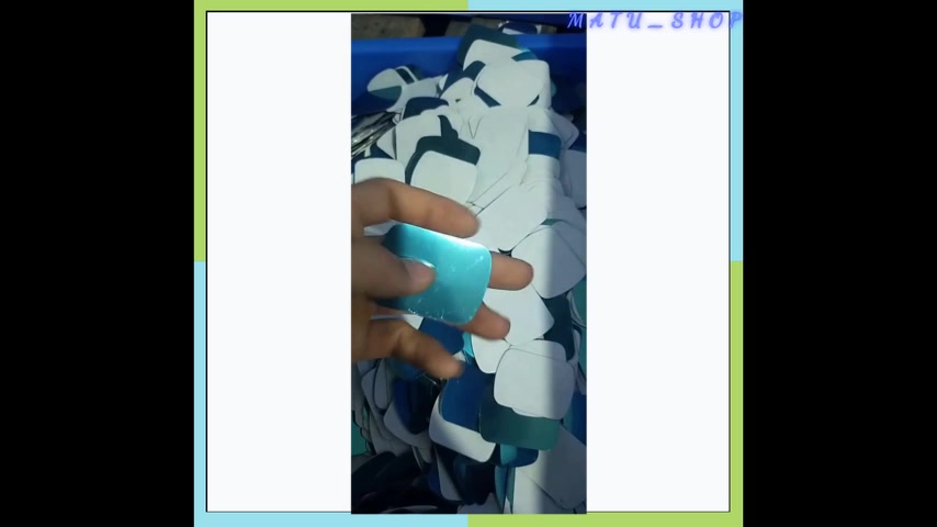 Miếng dán từ tính cho điện thoại hút nam châm trên ô tô xe hơi | BigBuy360 - bigbuy360.vn