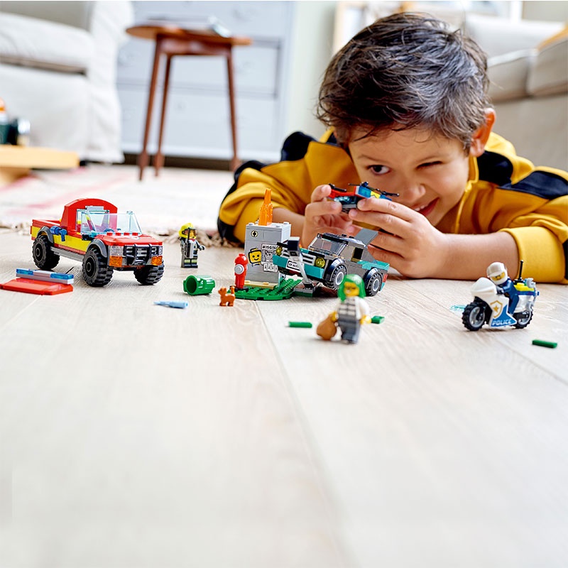 Đồ Chơi LEGO CITY Xe Cứu Hỏa &amp; Cảnh Sát Truy Bắt Tội Phạm 60319
