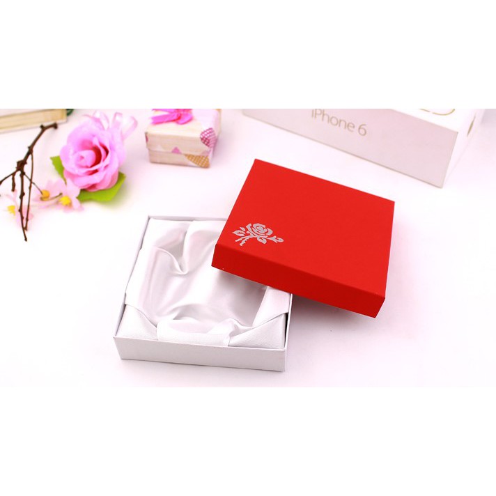 (Giá sỉ) Hộp Vuông Đỏ Siêu Cứng Siêu Thơm đựng vòng trang sức in hình hoa hồng 9x9x2 cm - ĐQMP | BigBuy360 - bigbuy360.vn