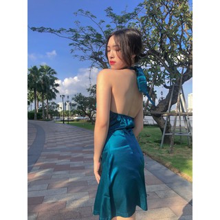 Đầm yếm hở lưng satin