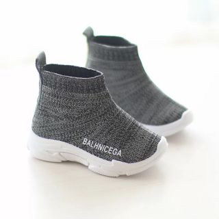 Giày cao cổ sành điệu cho bé