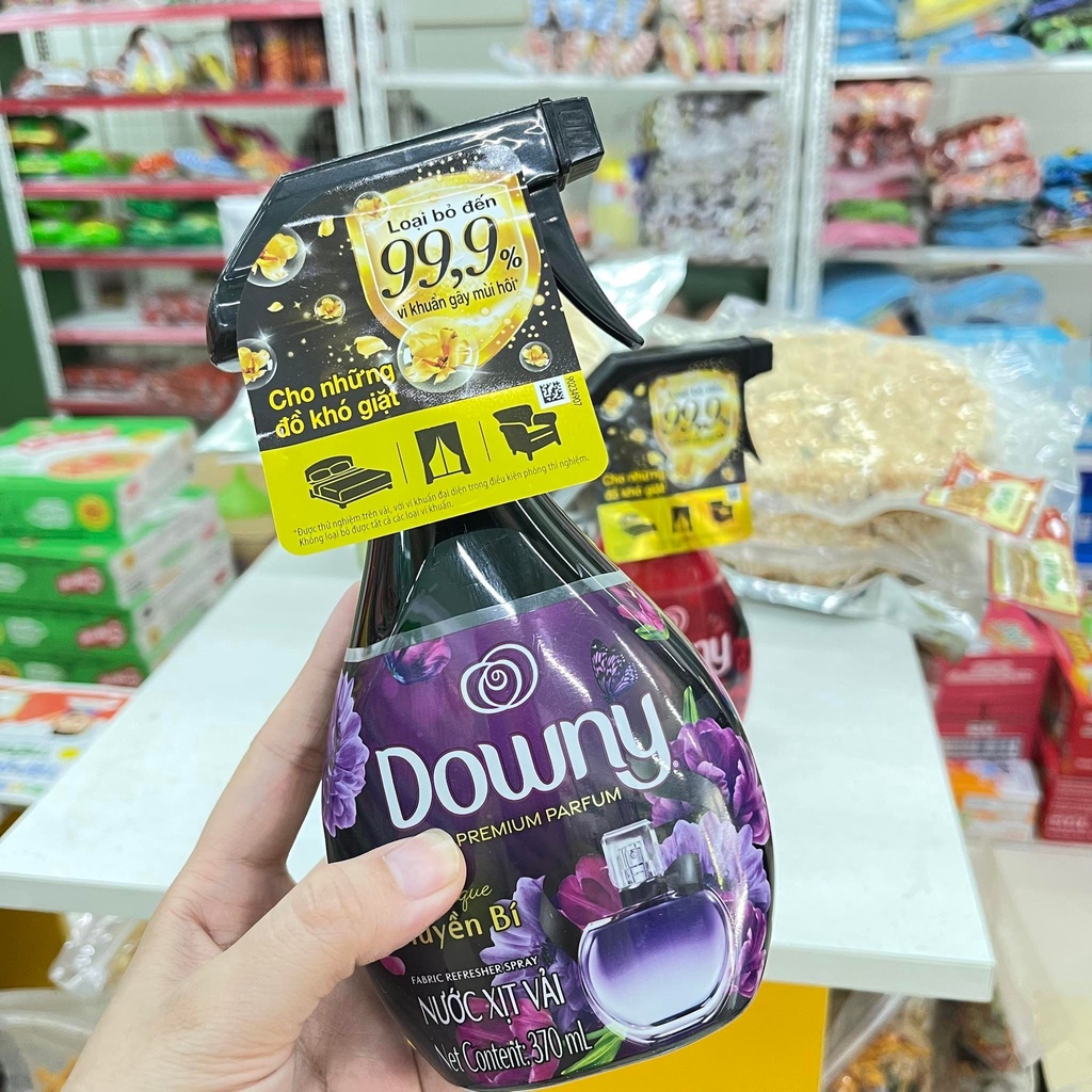 Nướt xịt vải Downy cho đồ khó giặt 370ml