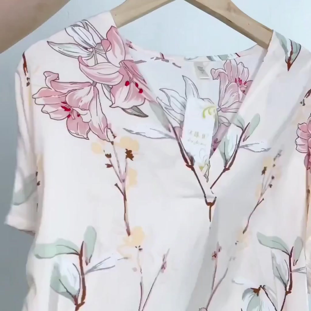 Váy ngủ ngắn tay vải Cotton lụa tự nhiên mềm mại thoáng mát, đầm mặc nhà mùa hè cổ V freesize rộng rãi mã VAV0222 | BigBuy360 - bigbuy360.vn