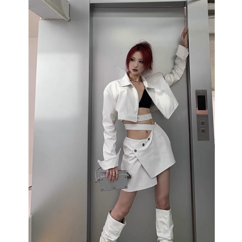 Áo Khoác Da Dáng Ngắn Phối Chân Váy Lệch Tà Thời Trang Mùa Thu Cá Tính Cho Nữ