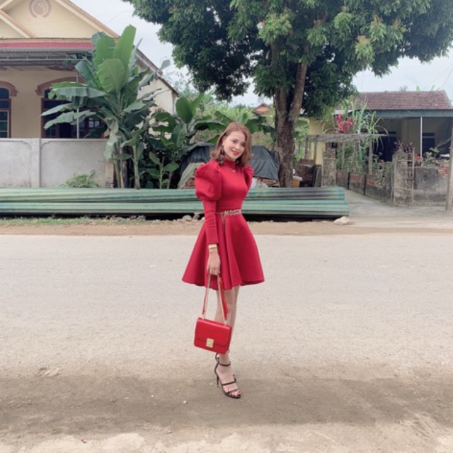 Váy chấm bi