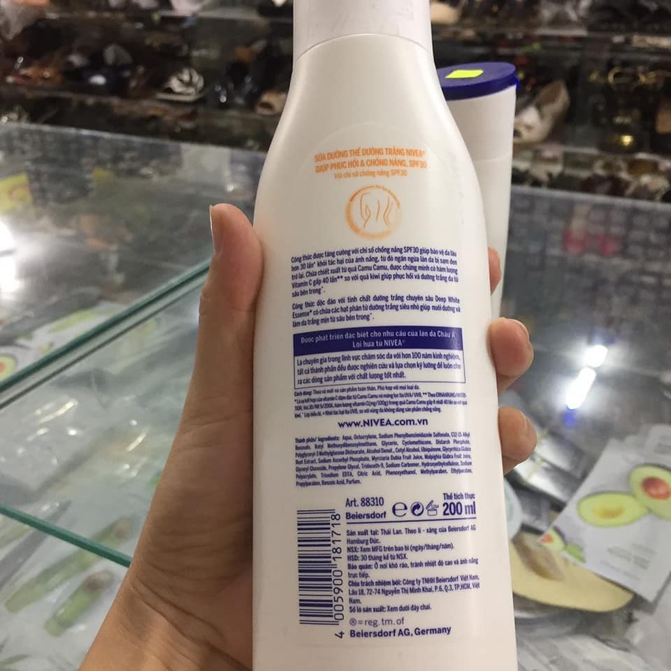 SỮA DƯỠNG THỂ NIVEA TRẮNG DA BAN NGÀY EXTRA WHITE RADIANT & SMOOTH UV BODY LOTION 400ML