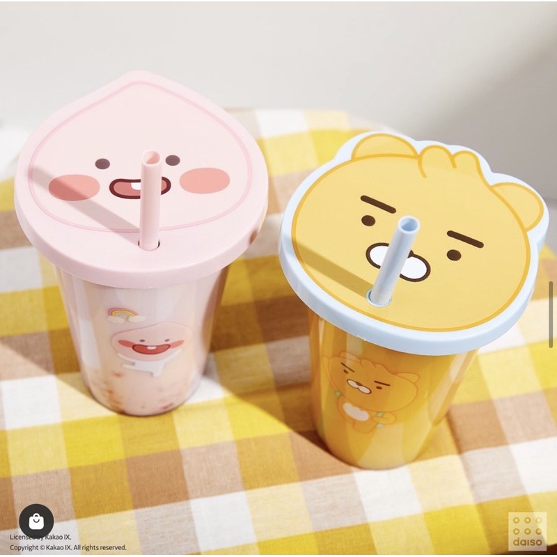 Cốc nhựa có nắp và ống hút họa tiết Kakao Friends thương hiệu Daiso