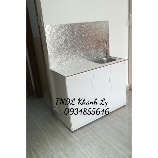 Tủ bếp nhựa đài loan màu trắng có bồn rửa và mặt bếp dán gạch  (TPHCM)
