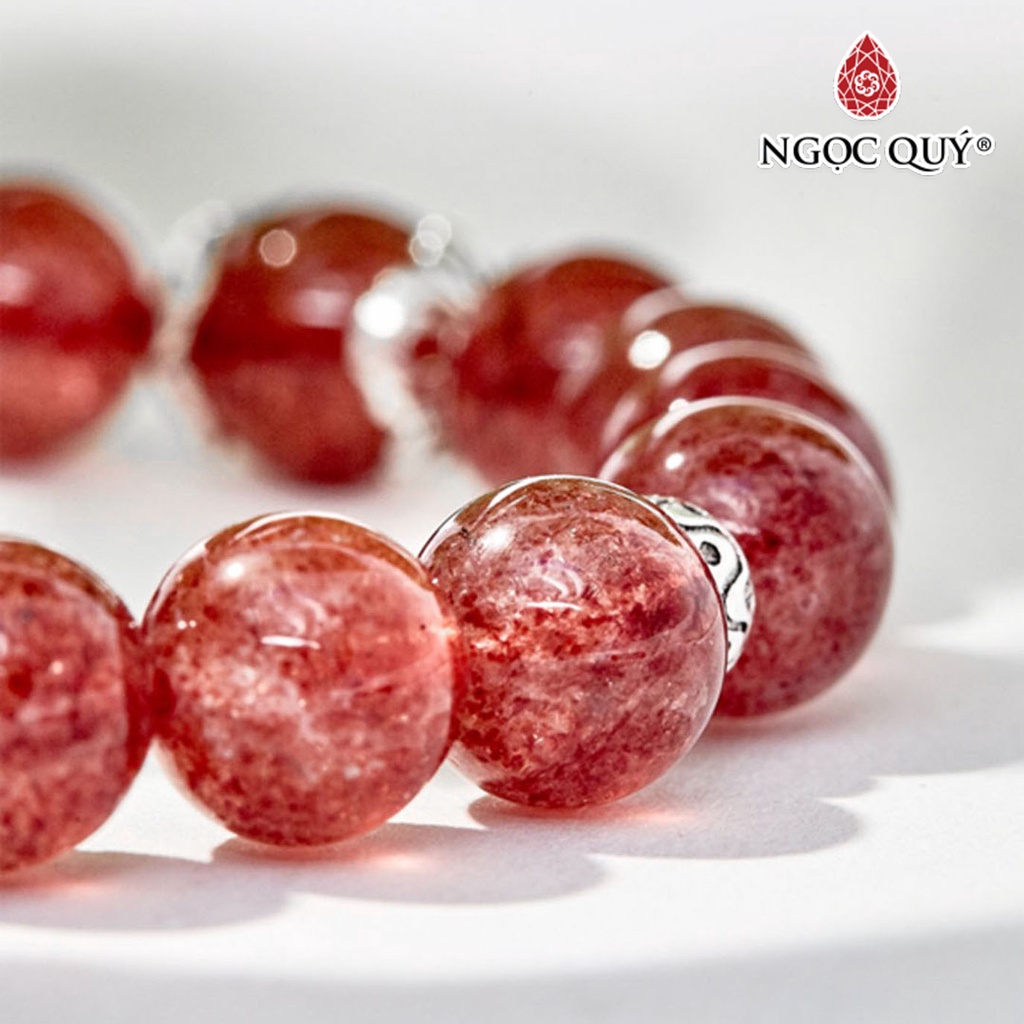 Vòng tay TA dâu đỏ charm hoa sen - Ngọc Quý